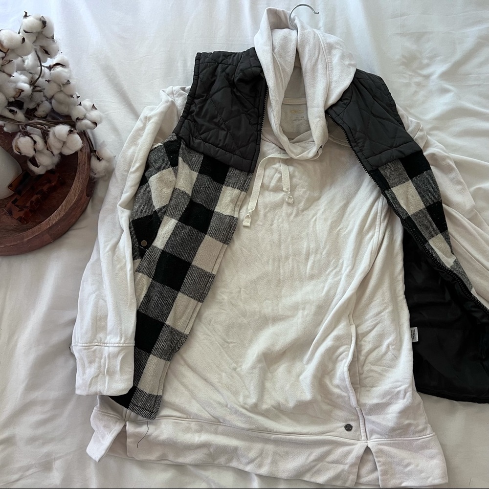 White Hoodie - turtleneck sweatshirt